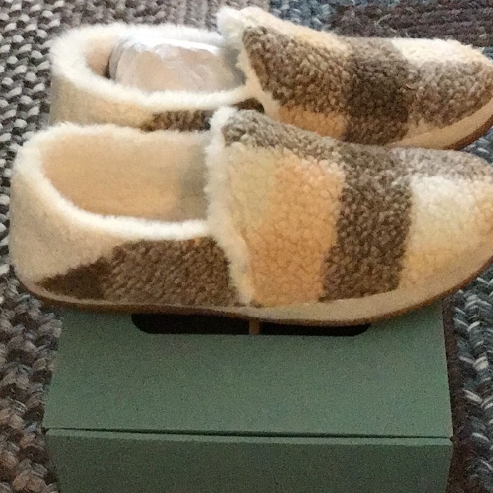 Brown shearling plaid slippers nwb